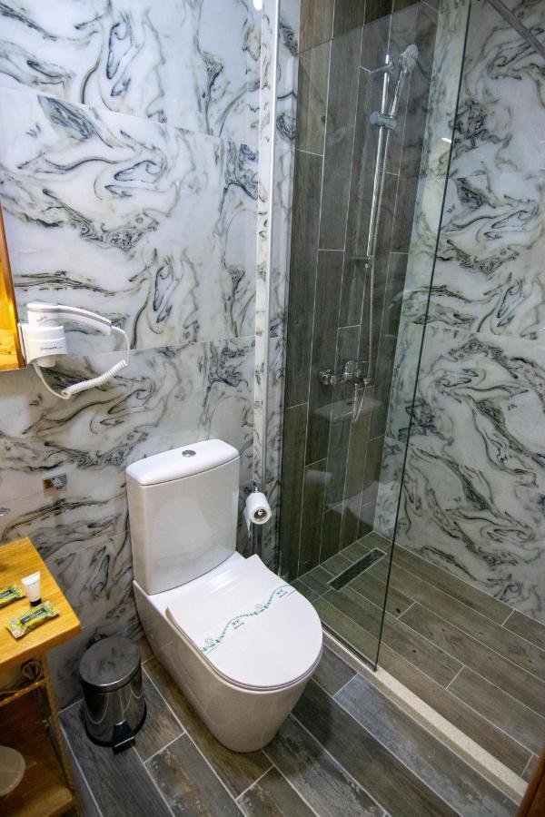 Te Kalaja Rooms จีโรคาสเตอร์ ภายนอก รูปภาพ