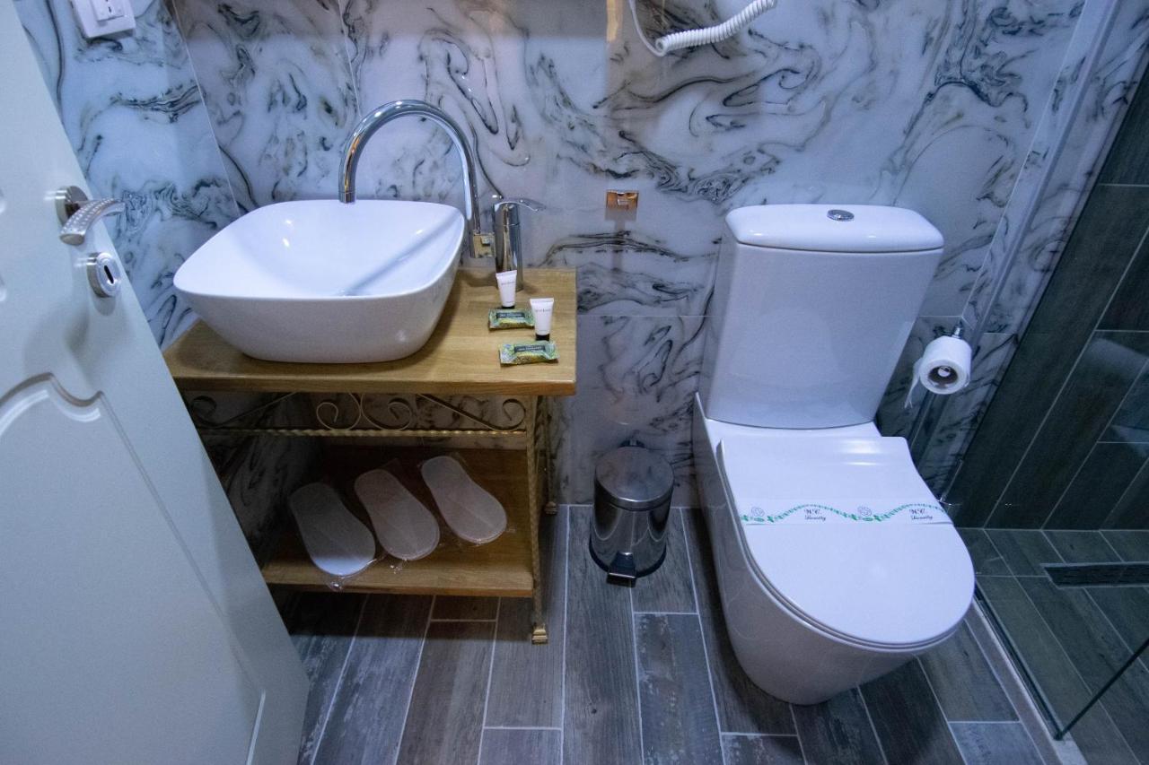 Te Kalaja Rooms จีโรคาสเตอร์ ภายนอก รูปภาพ