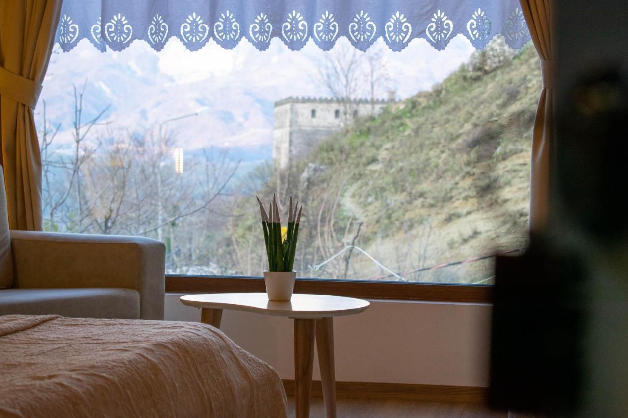 Te Kalaja Rooms จีโรคาสเตอร์ ภายนอก รูปภาพ