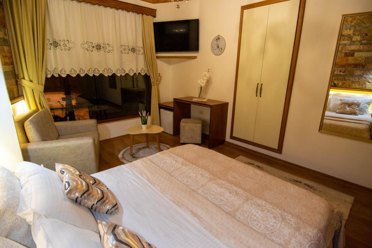 Te Kalaja Rooms จีโรคาสเตอร์ ภายนอก รูปภาพ